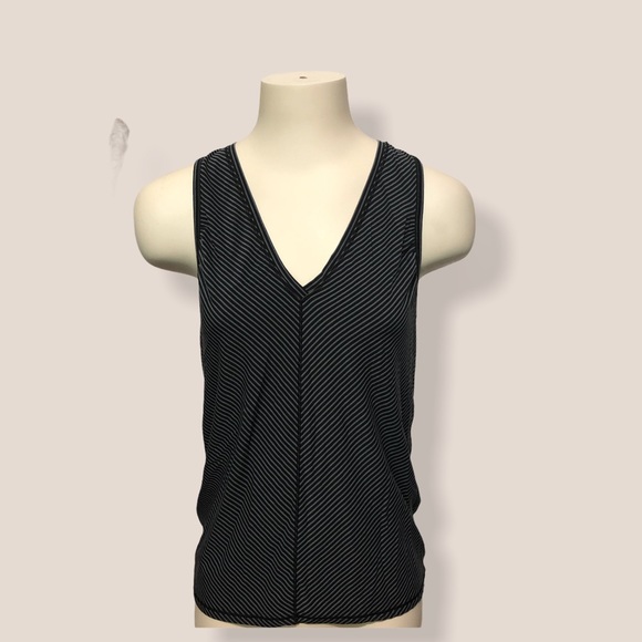 lululemon athletica Tops - Lululemon Tank Top Size 4